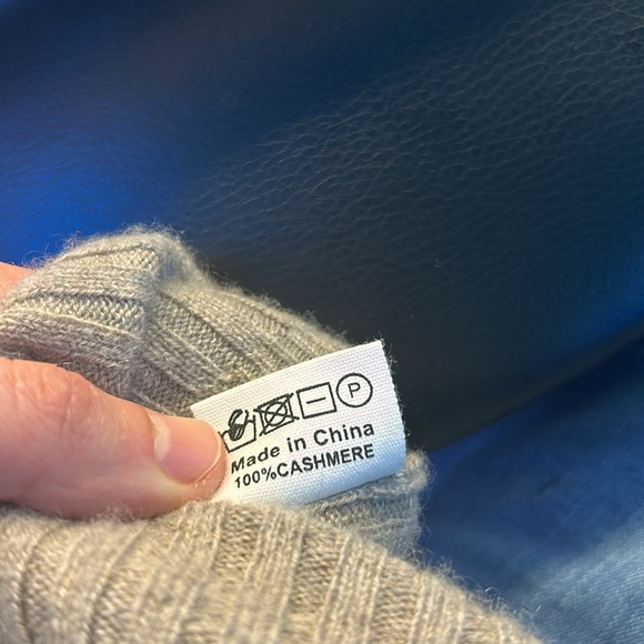 Soft Goat Greige O Neck 100% Cashmere Sweater - Picture 3 of 3